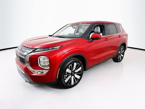 New 2025 Mitsubishi Outlander SE image 3