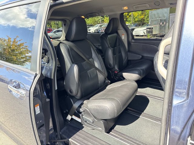 Used 2019 Toyota Sienna SE AWD/4WD image 11