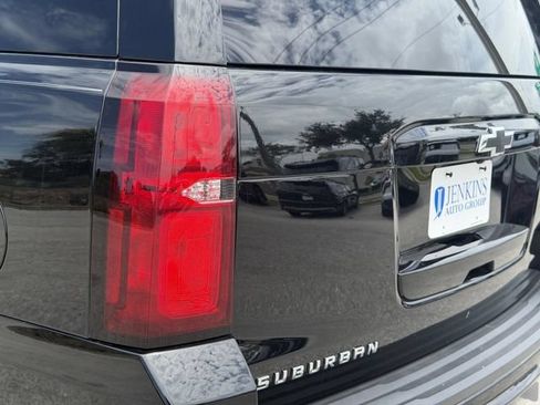 Used 2020 Chevrolet Suburban LT w/ Luxury Package AWD/4WD image 37