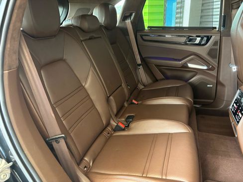 Used 2023 Porsche Cayenne Turbo AWD/4WD image 34