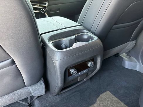 Used 2025 Chevrolet Traverse LT w/ Driver Confidence Package FWD image 28