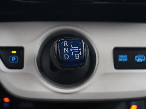 Used 2017 Toyota Prius Prime Premium image 18