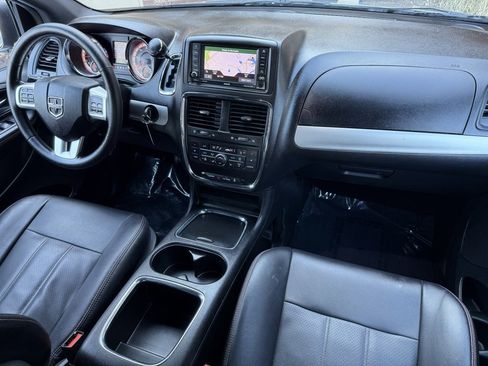 Used 2018 Dodge Grand Caravan GT image 28