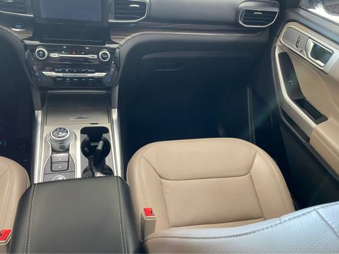 Certified 2022 Ford Explorer Limited w/ Equipment Group 301A image 9