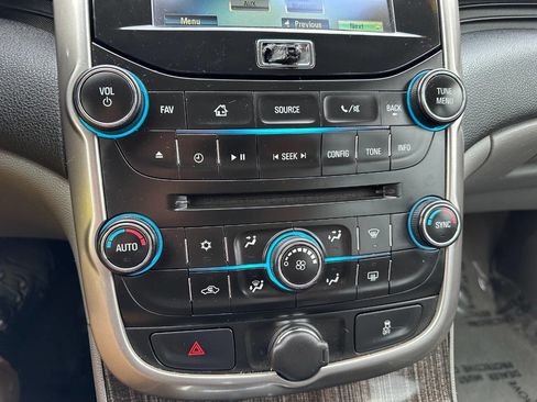 Used 2015 Chevrolet Malibu LT image 40