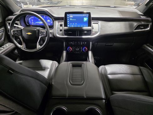 Used 2023 Chevrolet Suburban LT w/ Luxury Package image 20