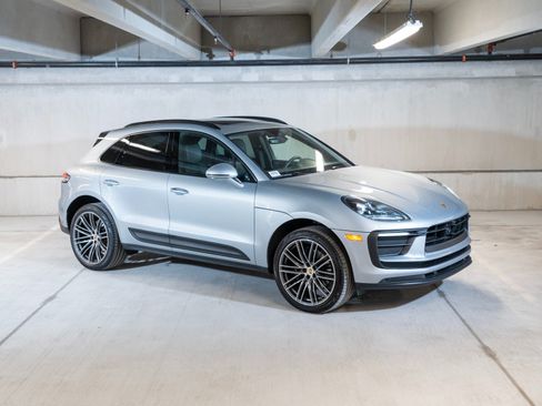 Certified 2026 Porsche Macan AWD/4WD image 7