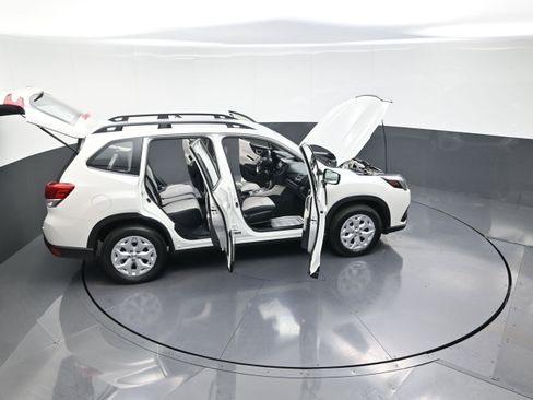 Used 2022 Subaru Forester Base image 14
