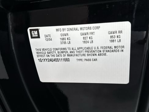 Used 2005 Chevrolet Corvette Coupe w/ Preferred Equipment Group RWD image 29