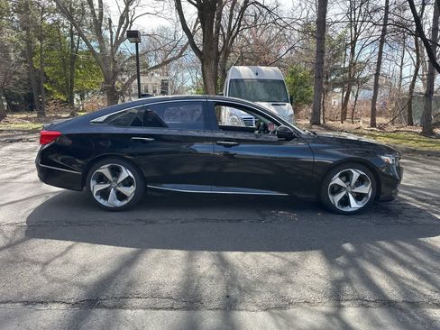 Used 2018 Honda Accord Touring image 14
