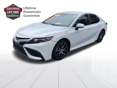 Used 2023 Toyota Camry SE image 1