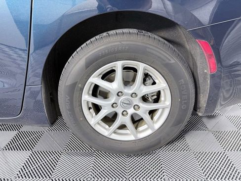 Used 2022 Chrysler Pacifica Touring-L w/ Uconnect Theater Family Group image 29