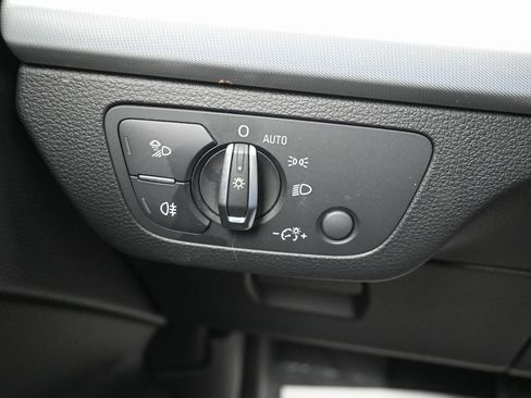 Used 2025 Audi Q5 2.0T Premium image 24