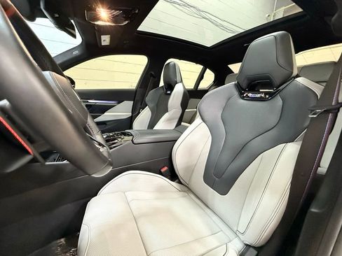Used 2025 BMW M5 w/ Executive Package image 35