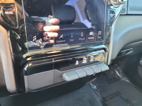 Used 2025 RAM 1500 Laramie AWD/4WD image 20