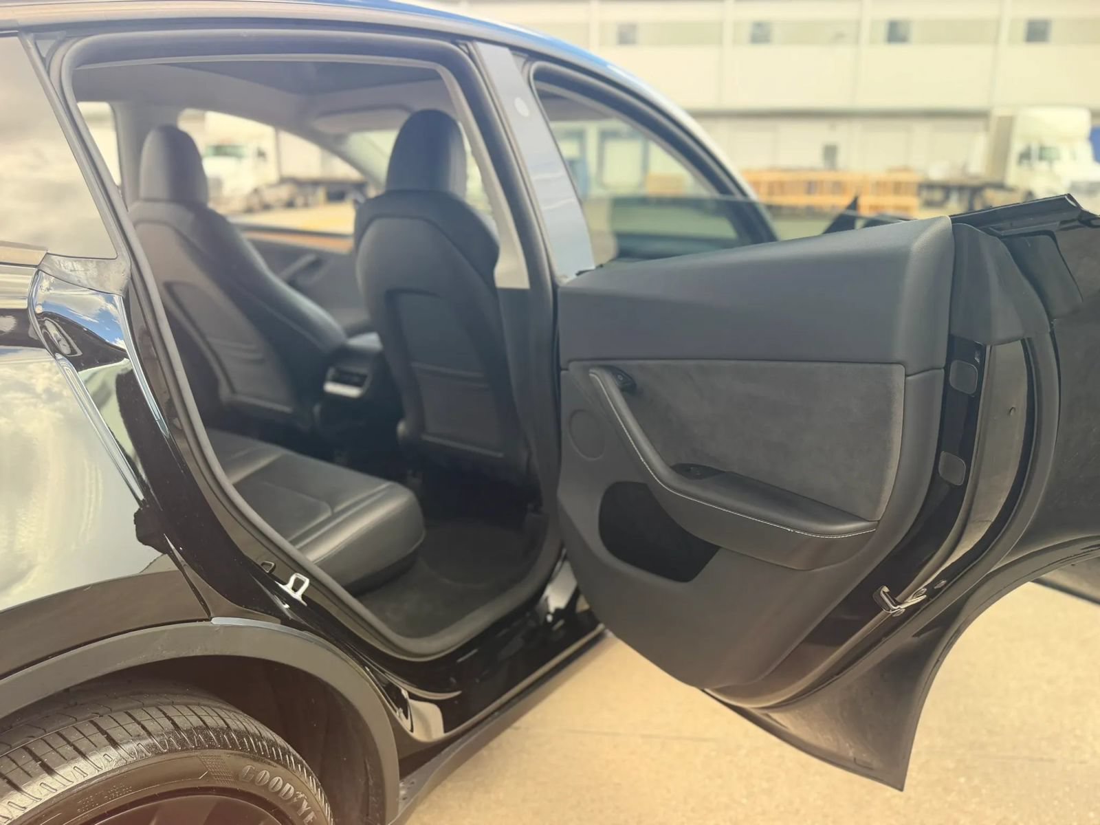 Used 2023 Tesla Model Y Long Range AWD/4WD image 21