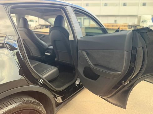 Used 2023 Tesla Model Y Long Range AWD/4WD image 21