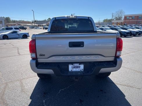 Used 2017 Toyota Tacoma TRD Sport w/ Tow Package (A/T) image 29