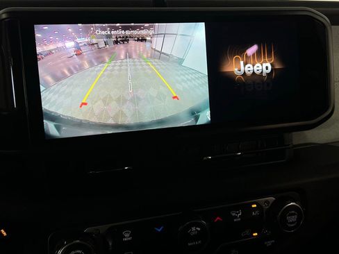 Used 2024 Jeep Wrangler Sport S image 18