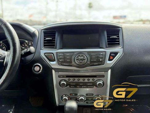 Used 2019 Nissan Pathfinder SL AWD/4WD image 17