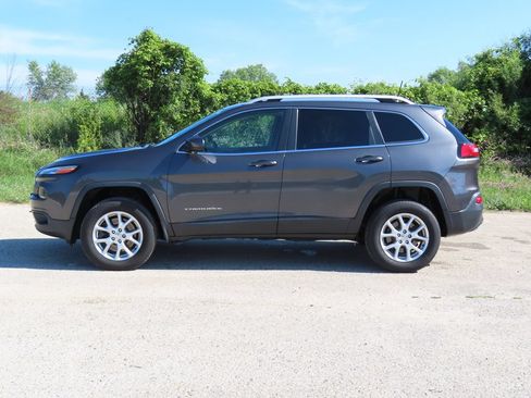 Used 2017 Jeep Cherokee Latitude w/ Comfort/Convenience Group AWD/4WD image 7