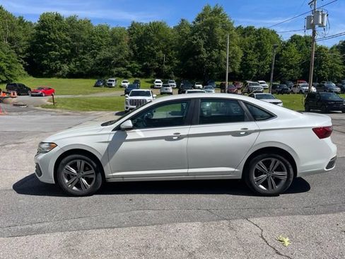Used 2023 Volkswagen Jetta SE FWD image 9