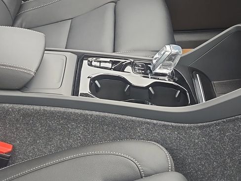 New 2025 Volvo XC40 B5 Ultra w/ Climate Package image 7