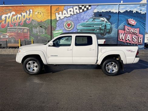 Used 2013 Toyota Tacoma 4x4 Double Cab image 2