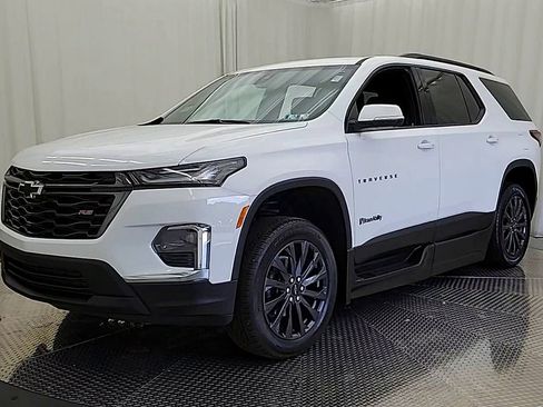 Used 2023 Chevrolet Traverse RS image 4