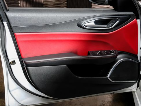 Used 2019 Alfa Romeo Giulia w/ Quick Order Package 22K Sport RWD image 46