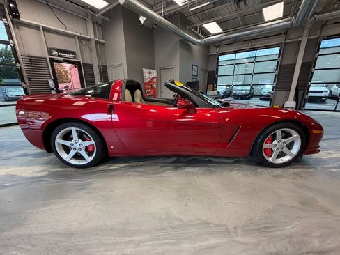 Used 2005 Chevrolet Corvette Coupe w/ Preferred Equipment Group RWD image 23