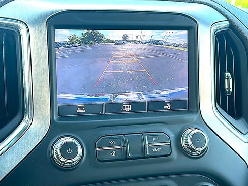 Used 2022 GMC Sierra 1500 SLT AWD/4WD image 32