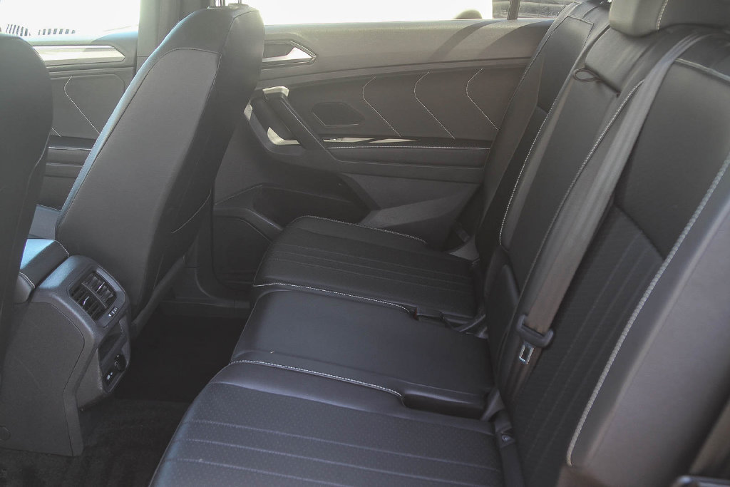 Used 2024 Volkswagen Tiguan SE R-Line FWD image 14