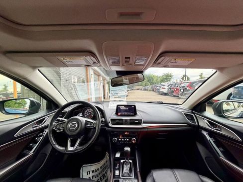 Used 2018 MAZDA MAZDA3 Touring FWD image 23