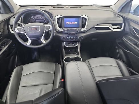 Used 2024 GMC Terrain SLT image 9