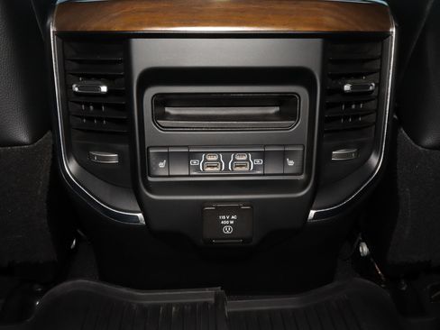 Used 2024 RAM 2500 Laramie AWD/4WD image 22