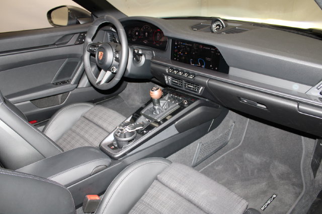 Used 2026 Porsche 911 Carrera T RWD image 15