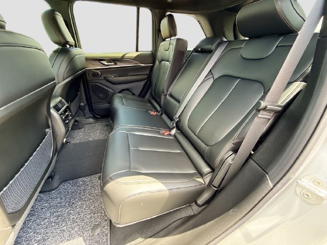 New 2026 Jeep Grand Cherokee Limited AWD/4WD image 18
