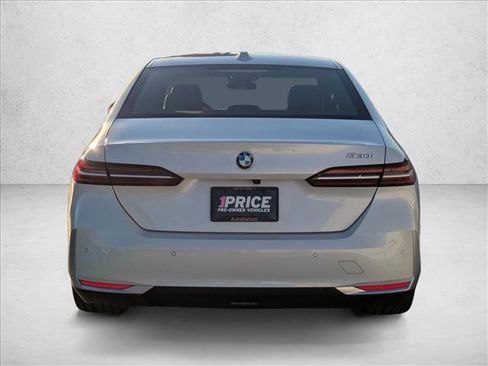 Used 2024 BMW 530i w/ Convenience Package image 7