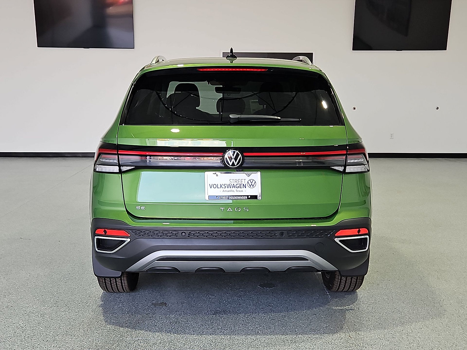 New 2027 Volkswagen Taos SE FWD image 7