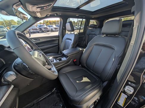 New 2025 Jeep Grand Cherokee Limited w/ Black Appearance Package image 11