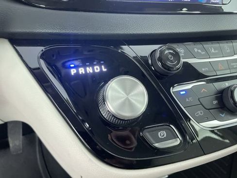 Used 2019 Chrysler Pacifica Touring-L Plus w/ Advanced Safetytec Group image 32