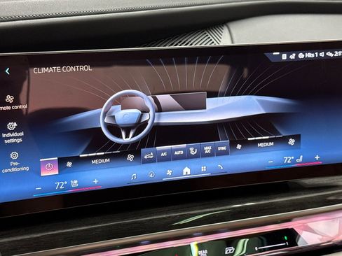 New 2026 BMW 740i image 27