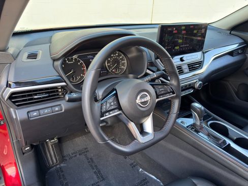 Used 2024 Nissan Altima 2.5 SR w/ SR Premium Package FWD image 13