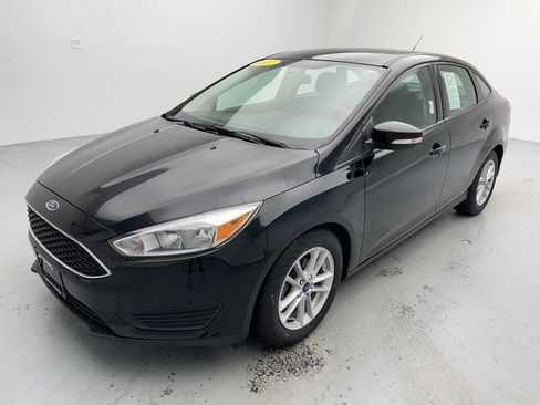 Used 2017 Ford Focus SE image 5