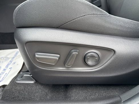 Used 2021 Toyota Venza LE image 22