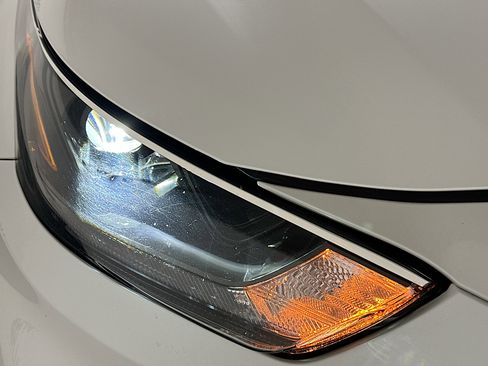 Used 2024 Toyota Highlander LE image 9