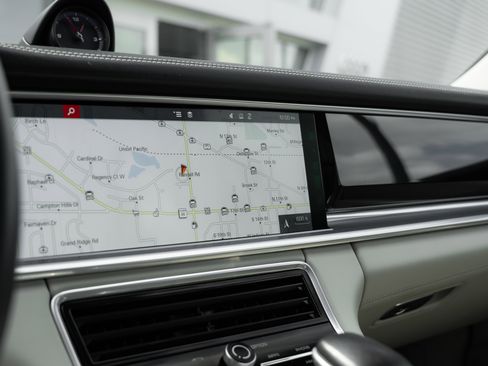 Used 2020 Porsche Panamera 4 image 13