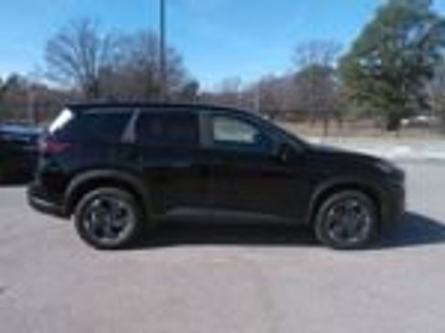 Used 2025 Nissan Rogue SV image 13