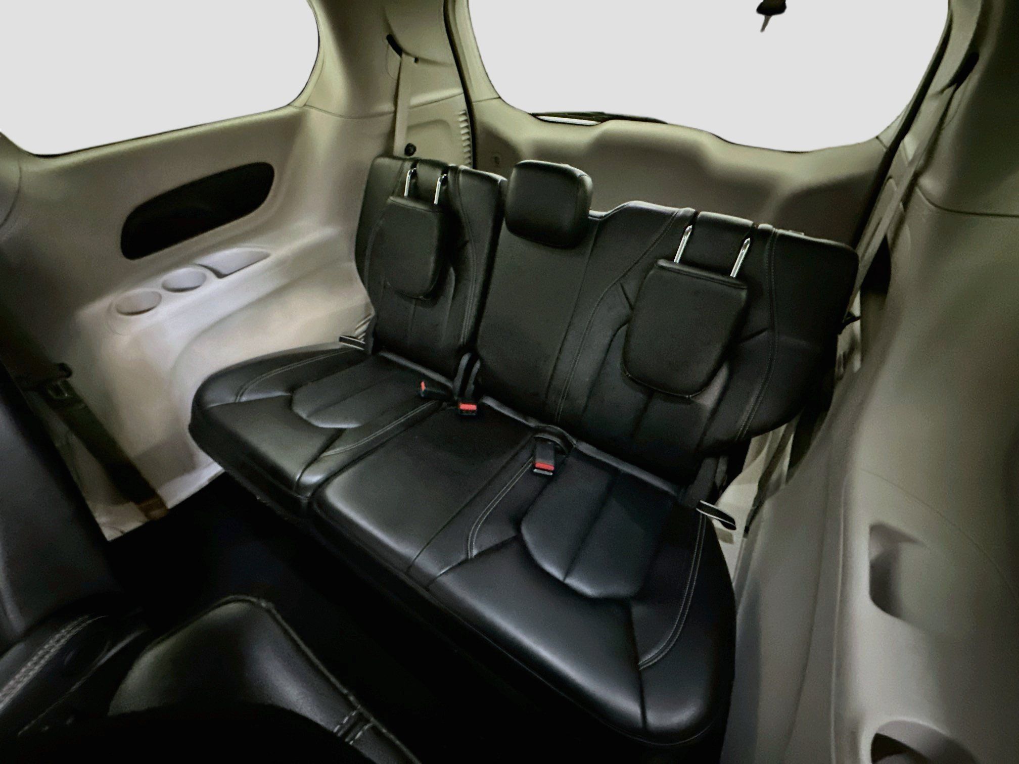 Used 2024 Chrysler Pacifica Touring-L FWD image 29